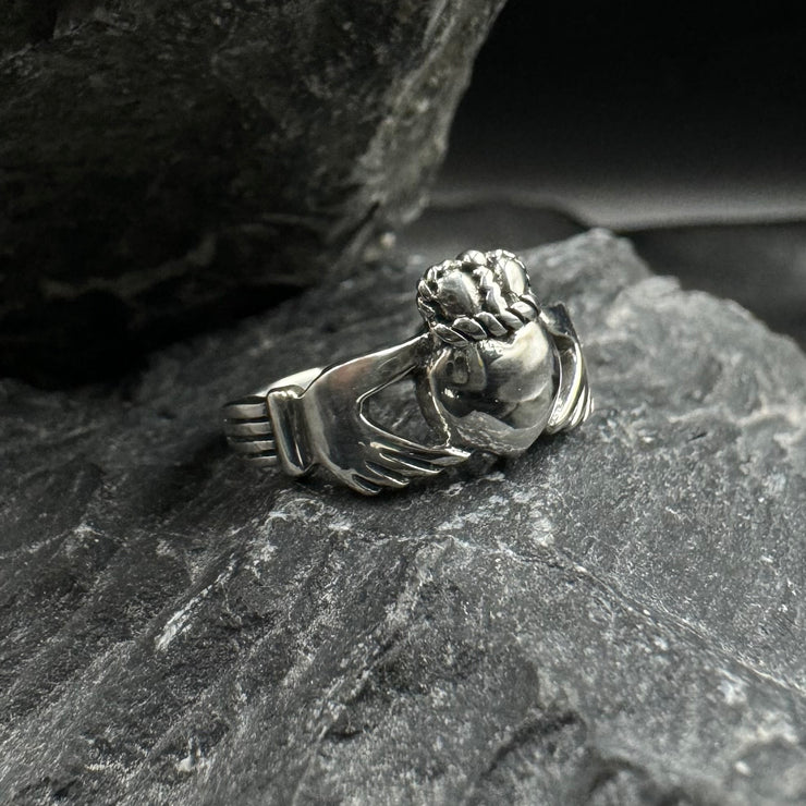 A strong bond of love, friendship, and loyalty ~ Celtic Knotwork Irish Claddagh Sterling Silver Ring MG058/R